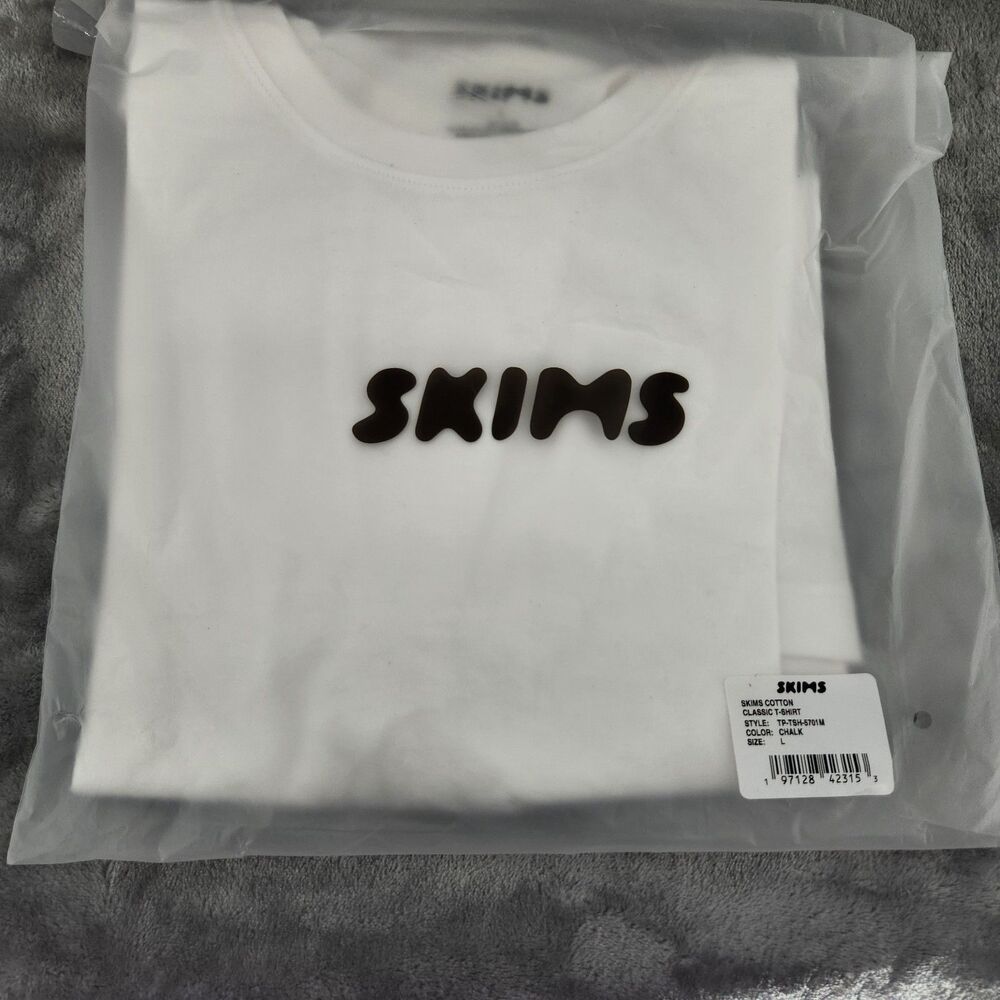 SKIMS Men's Large White Chalk Cotton Classic T-Shirt NWT $44 - Picture 1 of 8